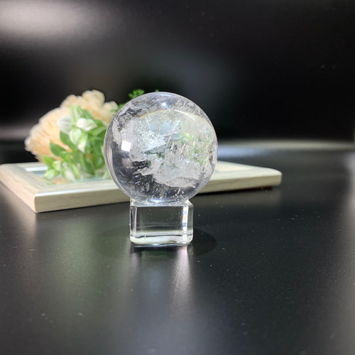 天然石　カタツムリと水晶スフィア　虹入り　金銀2体セット　最終値下げ他 天然石 カタツムリと水晶スフィア 虹入り 金銀2体セット 最終