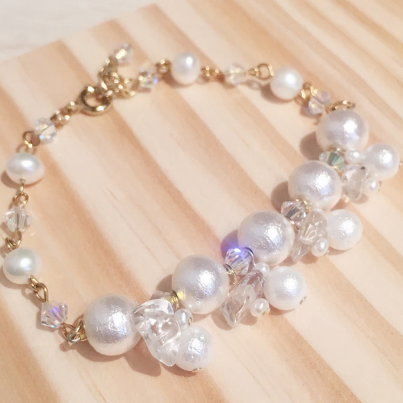 Camille Bracelet | 手工製 | 珍珠、水晶、棉花珠、貝母手鍊 第1張的照片