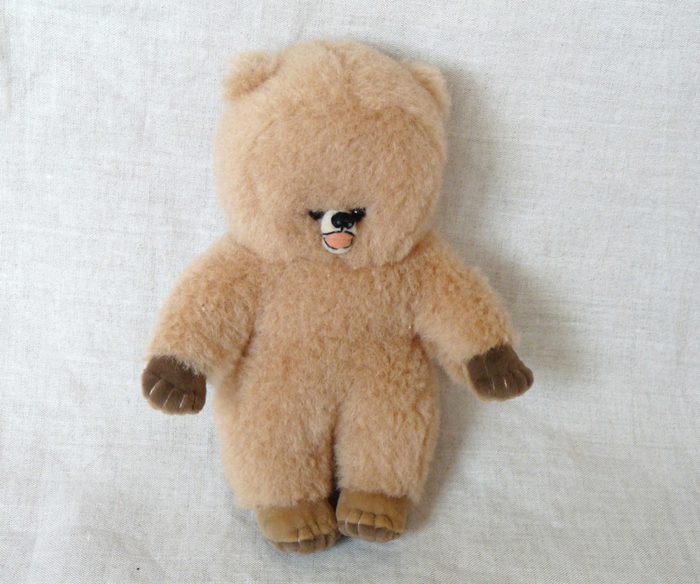 ベージュのクマ ぬいぐるみ