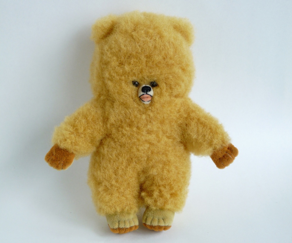黄色いクマ•*¨*•.¸♬︎ 黄色いクマのぬいぐるみ - メルカリ