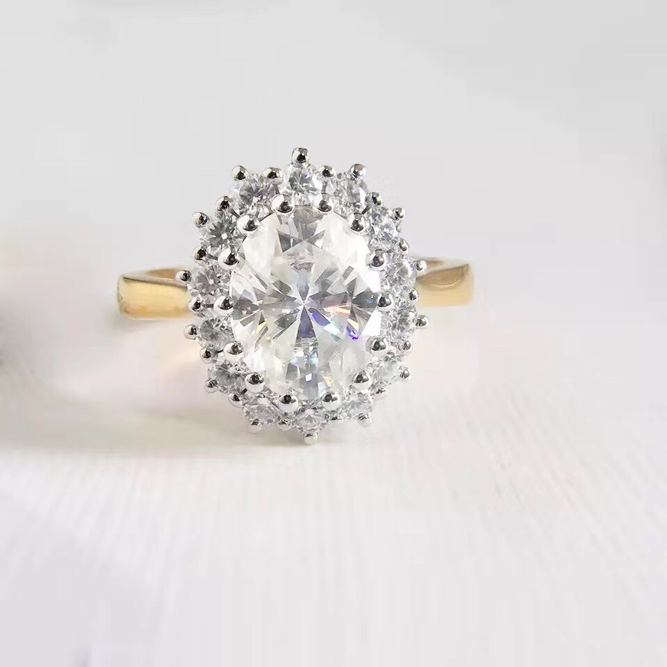 newデザイン】輝く王冠 モアサナイト 温かい リング K18WG 