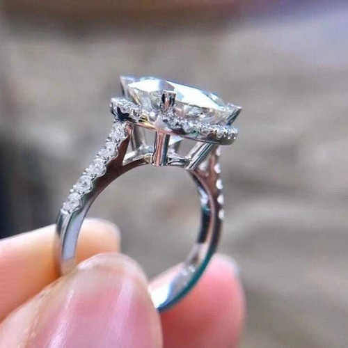 newデザイン】輝くモアサナイト 眠たく ダイヤ リング K18WG 