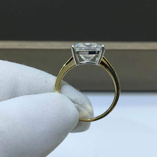 newデザイン】高貴プリンセス モアサナイト ダイヤ リング K18 指輪  