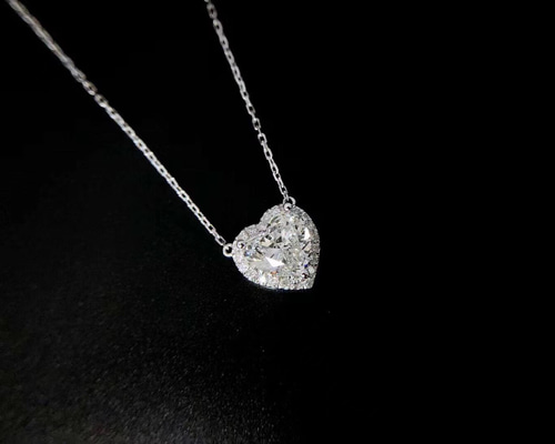 エメラルド⭐️ / 最高級モアサナイト / ハートシェイプヘイローネックレス エメラルド⭐️ / 最高級モアサナイト / ハートシェイプヘイロー