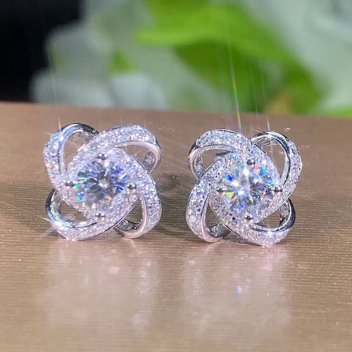 moissanite【newデザイン】輝くモアサナイト  ピアス　K18WG