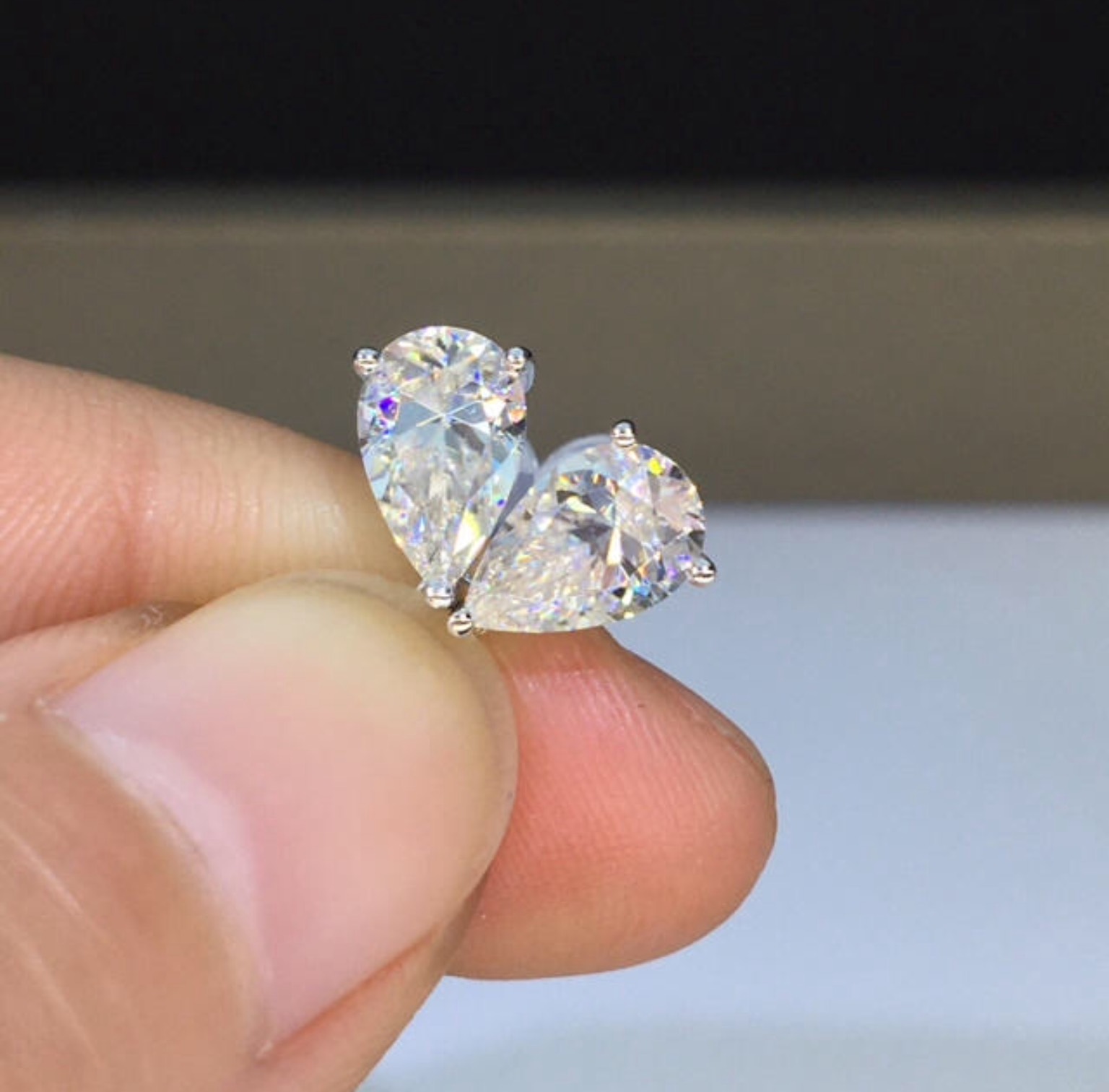 輝くモアサナイト ダイヤモンド ピアス ピアス（スタッド・一粒） ルイ