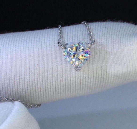 【1カラット 】輝く モアサナイト ダイヤモンド ネックレス 2枚目の画像