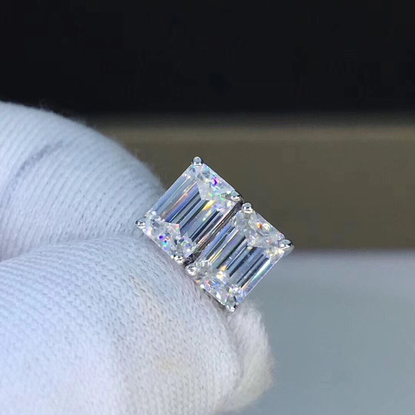【newデザイン】エメラルドモアサナイト　ダイヤモンド　ピアス　k18 newデザイン】エメラルドモアサナイト ダイヤモンド ピアス k18