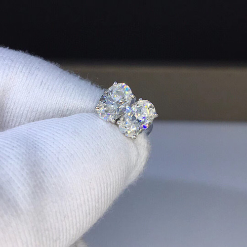 newデザイン】輝くオーバル モアサナイト ピアス K18ホワイトゴールド