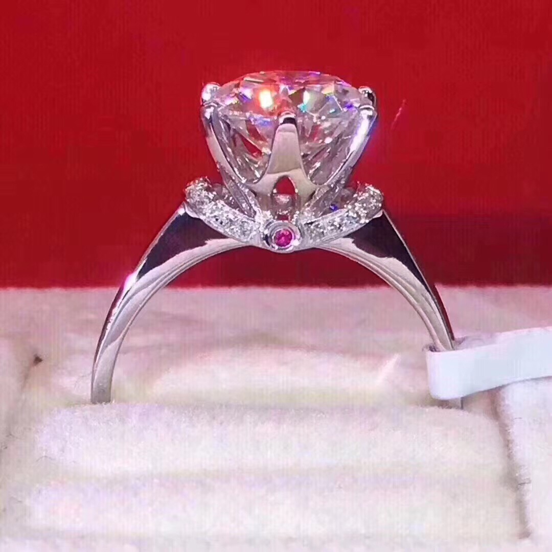 newデザイン】輝く王冠 モアサナイト ダイヤ リング K18WG 指輪  