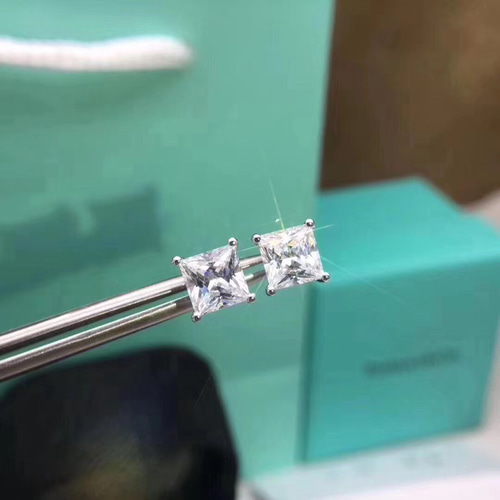 合計2カラット】輝く モアサナイト ダイヤ ピアス K18WG ピアス 