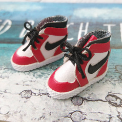 【送料無料】ON01　赤白　ハイカット　スニーカー　ねんどろいど　オビツ11　ミディブライス　ミニチュア　靴 1枚目の画像