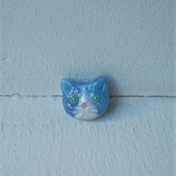 ピンブローチ[ハチワレ　ブルー　猫]土井朋子　Bluecat 3枚目の画像