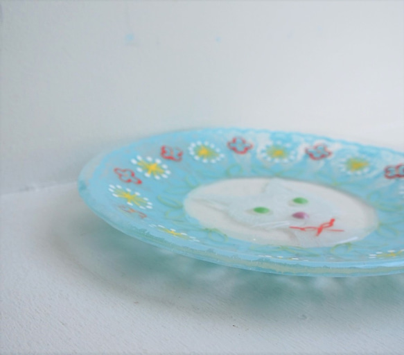 レースガラス丸皿[ホワイト・ブルー]土井朋子 RaceplatewhitecatBlue 6枚目の画像