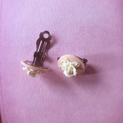 ローズ・イヤリング[白薔薇×ピーチパフ]Whiterose-peachpuff 2枚目の画像
