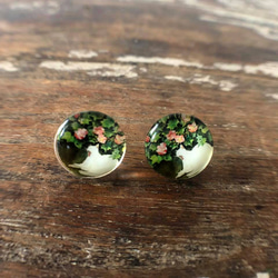 猫ピアス10[あくび白猫・ガラス] White cat yawn Stud Earring 3枚目の画像