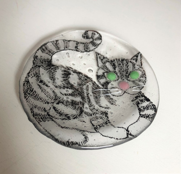 限定販売***ガラス皿まるねこ[しましま・ブラック]土井朋子 RoundplateBlacktabbycat 1枚目の画像