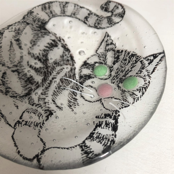 限定販売***ガラス皿まるねこ[しましま・ブラック]土井朋子 RoundplateBlacktabbycat 2枚目の画像