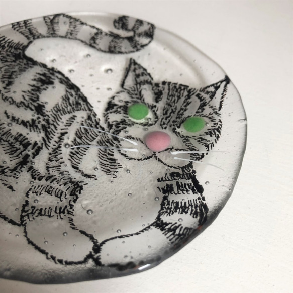 限定販売***ガラス皿まるねこ[しましま・ブラックB]土井朋子 RoundplateBlacktabbycat 2枚目の画像