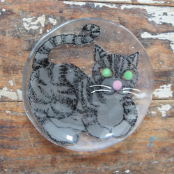 ガラス皿まるねこ[しましま・サバトラグレー]土井朋子 Roundplategreytabbycat 3枚目の画像