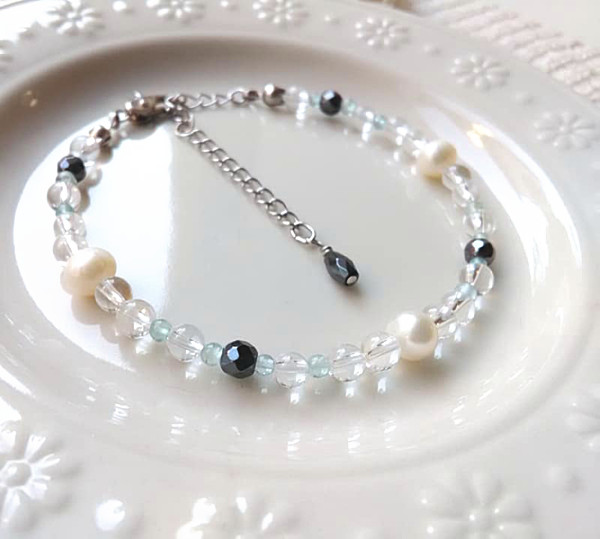 淡水パールとヘマタイト　ウォーターブルーアパタイト　エレガントなブレスレット　大人可愛い　華奢ブレス