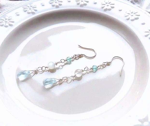 ◆水の精霊ピアス＆イヤリング　アクアマリンとムーンストーンにウォーターブルーアパタイトを添えて