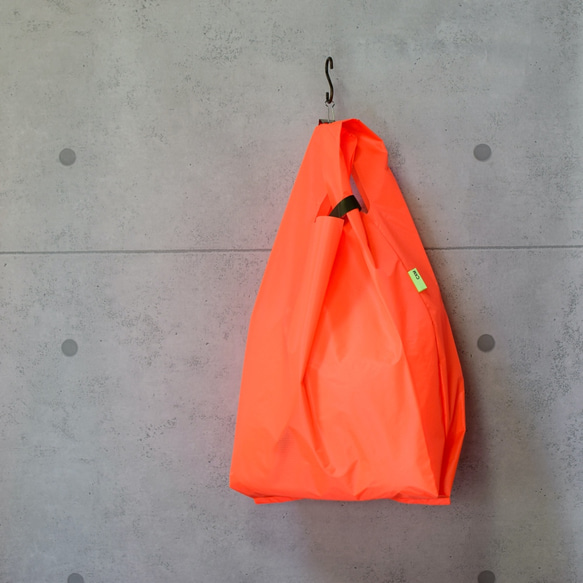 2way環保袋，也可用作單肩包&lt;熒光橙&gt;防水且輕便 第4張的照片