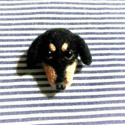 犬ブローチ　ミニチュアダックス　羊毛フエルト　 5枚目の画像