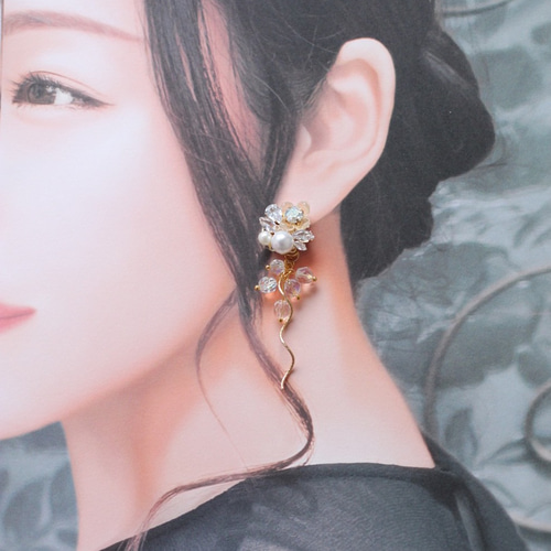 セール(SALE)開催中！ファッション通販 スワロフスキー キラキラビジュー沢山のウェーブバーピアス アクセサリー