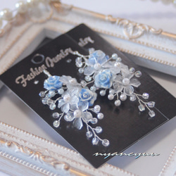 高品質クリスタルフラワー ライトブルーと美発色ブルー フラワーのドロップピアス❀ ca5fabe76b94a682aebba4a808d095