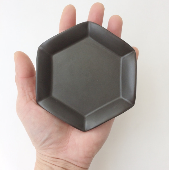 六角花皿（黒）（小） 4枚目の画像
