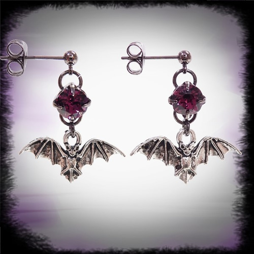 マジカルデザイン シルバーピアス コウモリ 925シルバーのコウモリの