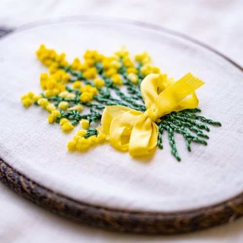 3月8日はミモザの日】ミモザの花刺繍制作キット【大枠】_A.F.E