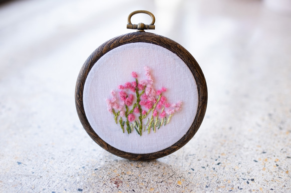 カリフォルニアローズの花刺繍用のモール刺繍糸3色セットの販売です 2枚目の画像