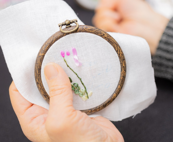 レンゲの花刺繍制作キット_A.F.E18〜シルクリボンで簡単に刺繍