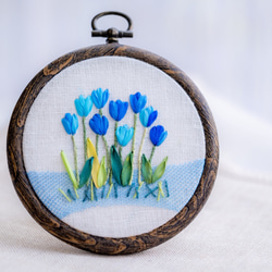 青チューリップの花の刺繍製作キット_A.F.E 19 〜シルクリボンで簡単に刺繍できる花刺繍シリーズ〜 2枚目の画像