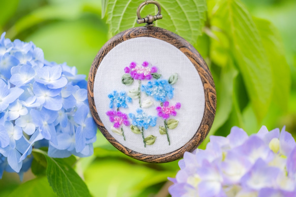 紫陽花の刺繍制作キット_A.F.E19〜6種の手芸素材で簡単に刺繍できる花刺繍シリーズ 3枚目の画像