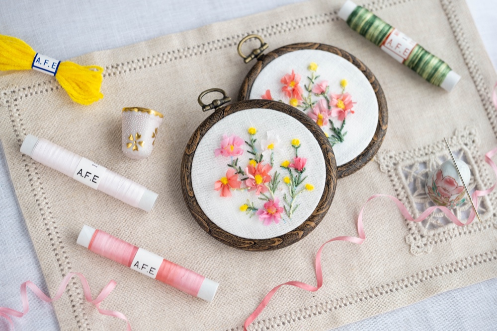 うさぎのベスト エンドウの刺繍