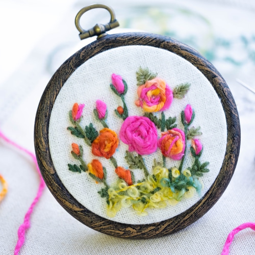 バラの花刺繍の制作キット【コーチングとフライ・ストレートステッチ