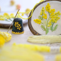 ミモザの花の刺繍製作キット_A.F.E 01  〜オリジナルモール糸で簡単に刺繍できる花刺繍シリーズ〜 2枚目の画像