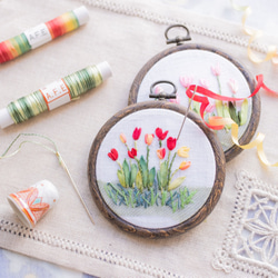 ❤️チューリップの花の刺繍製作キット_A.F.E 04  〜シルクリボンで簡単に刺繍できる花刺繍シリーズ〜 1枚目の画像