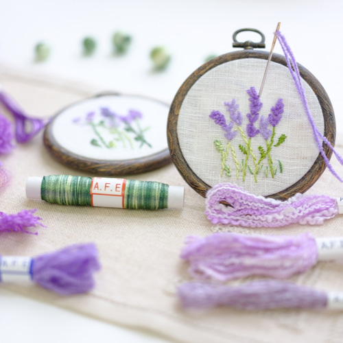 ラベンダーの花の刺繍製作キット_A.F.E 02 〜オリジナルモール糸 ラベンダーの花の刺繍製作キット_A.F.E 02 〜オリジナルモール糸