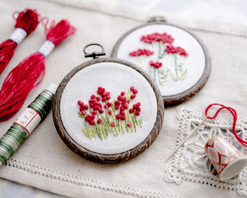 アンちゃん様専用。手刺繍生地(お花リース格子タイプ) （バッグ