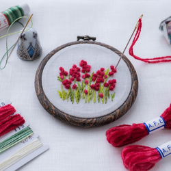 ❤️アカツメクサ花の刺繍製作キット_A.F.E 08  〜オリジナルモール糸で簡単に刺繍できる花刺繍シリーズ〜 3枚目の画像