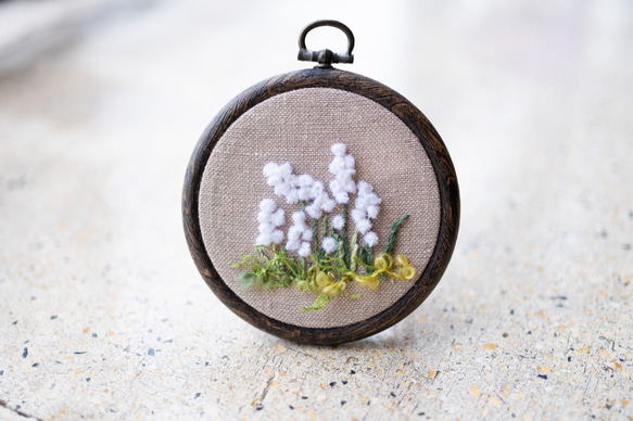 スズランの花の刺繍製作キット_A.F.E 03  〜オリジナルモール糸で簡単に刺繍できる花刺繍シリーズ〜 2枚目の画像