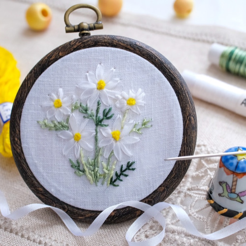 マーガレットの刺繍製作キット_A.F.E 07 〜オリジナルモール糸で マーガレットの刺繍製作キット_A.F.E 07 〜オリジナルモール糸で