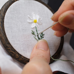 マーガレットの刺繍製作キット_A.F.E 07  〜オリジナルモール糸で簡単に刺繍できる花刺繍シリーズ〜 8枚目の画像