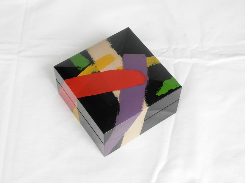 呂色刷毛描宝石箱（ろいろはけがきほうせきばこ）