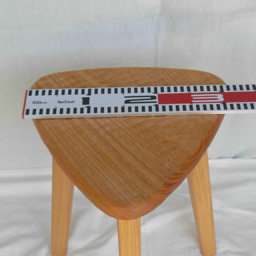 1261 建具屋一筋58年のおじいちゃんの手作りスツール、イス☆けやき 47建具屋一筋55年のおじいちゃんの手作り三本脚イス、スツール