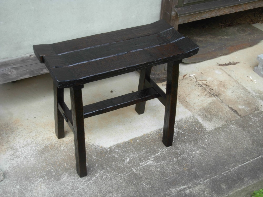 土間の似合う栗のスツール